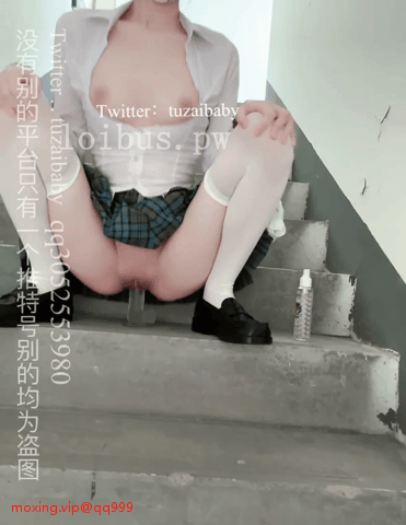 网红推特顶级户外萝莉露出博主，Tuzaibaby(兔崽爱喷水)，户外喷尿，边插边喷超喜欢户外wz的福利姬萝莉最全合集
