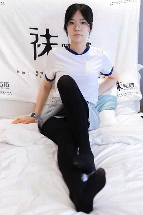 袜啵啵-小甜豆-平底鞋、牛仔裙厚黑丝[140P1V-1.8G百度网盘] [140p1v-1.8GB]