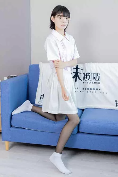 袜啵啵-糯米-超短裙运动鞋、白棉袜黑丝 [148p1v-1.7g]