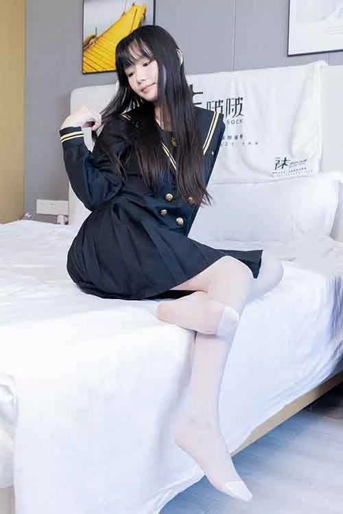 袜啵啵-甜甜圈-超短裙白丝、裸足[142P-1V1.6G百度网盘] [142p1v-1.6GB]