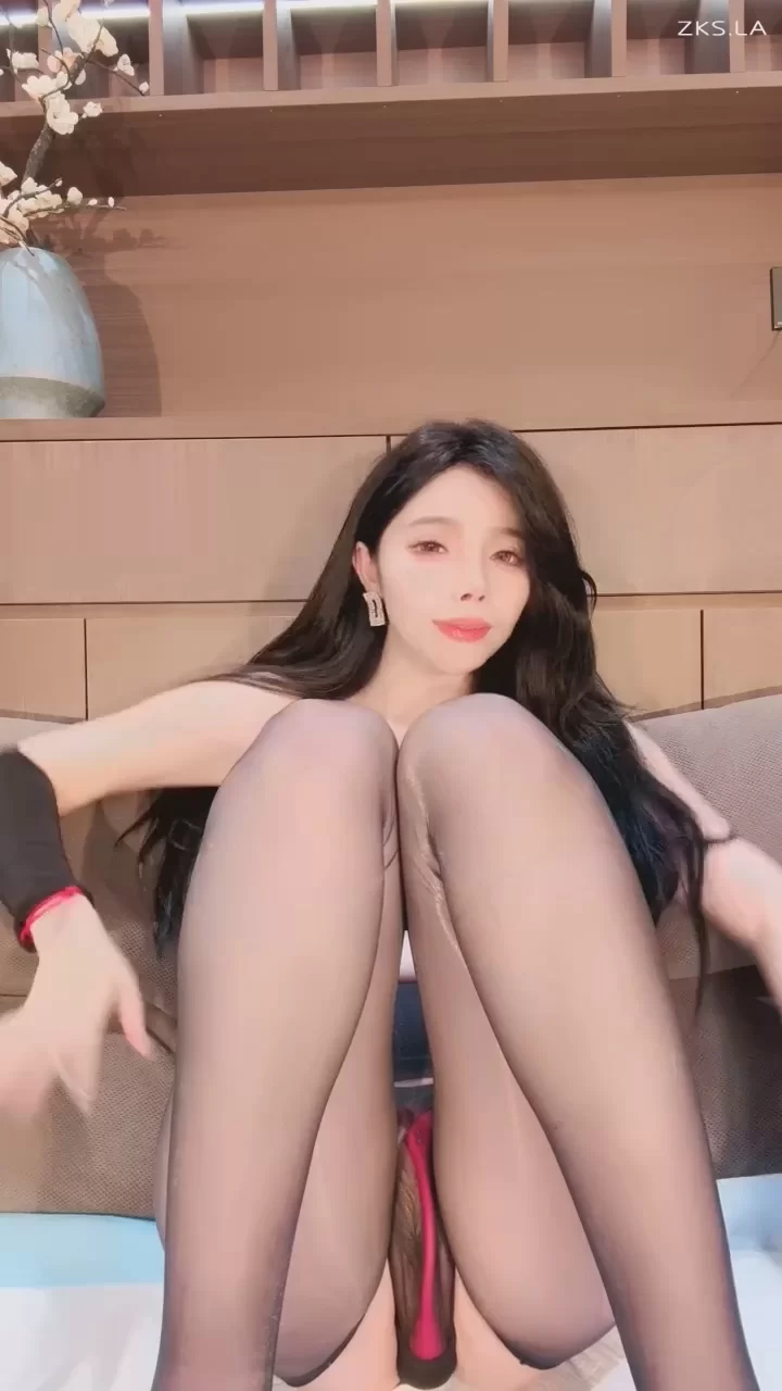 白熙 - 高颜御姐粉嫩大奶油亮丝袜高跟一字马道具喷水 [1V-1.12GB]