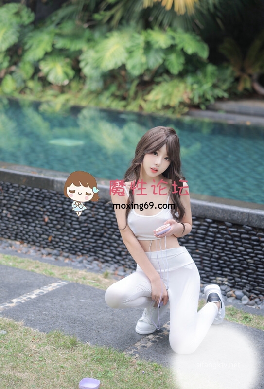 国产自拍--极品身材反差婊御姐『叶子』复出最新合集，黑丝M腿制服诱惑 户外露出啪啪