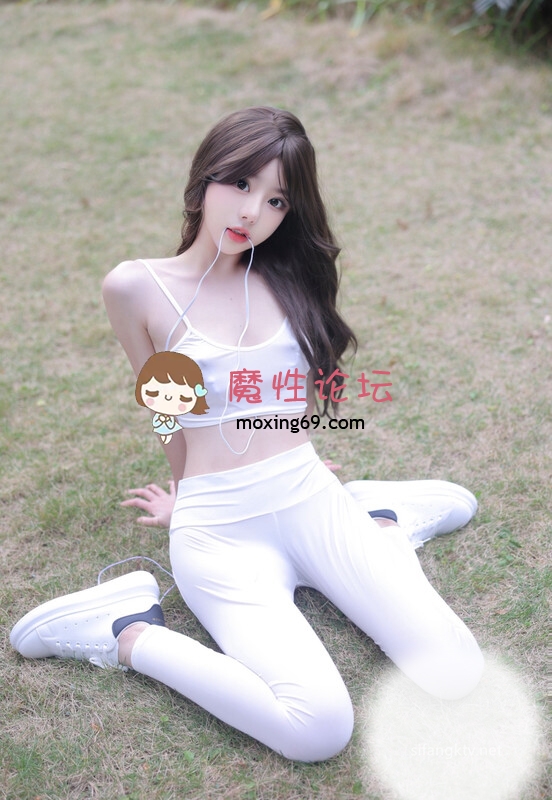 国产自拍--极品身材反差婊御姐『叶子』复出最新合集，黑丝M腿制服诱惑 户外露出啪啪