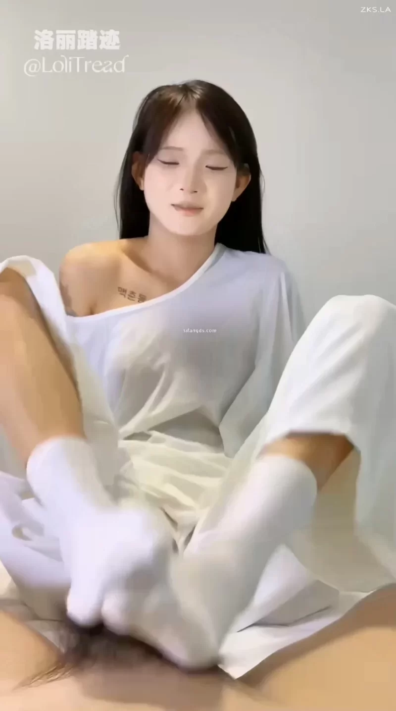 洛丽踏迹 - 第一视角体验精神小妹白袜足交[1V-1.28GB][百度盘] [1V-1.28GB]