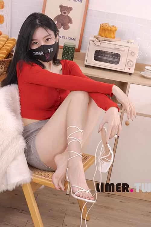 Limerence-语葳Jaly-美脚直接对你贴脸挑逗[90P1V-633M百度网盘] [90p1v-633m]