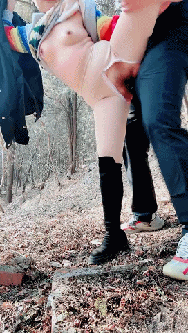 直播《小妖e》与闺蜜公园爬山与陌生人户外啪啪回家双飞。