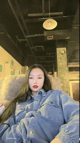 直播骚浪熟女《人间一点红-宅男榨汁姬》美女身材性感大肥臀，户外室内自慰M腿诱惑