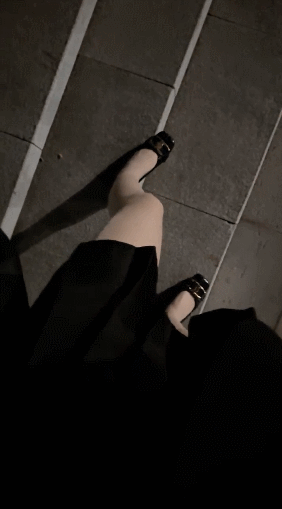 直播淫荡御姐眼镜女教师《王老师》白皙美腿，丝袜高跟，户外车震，喷水《53V45G》