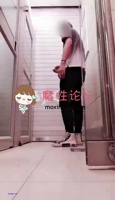 网红推特《查小理》一个月20W母狗户外露出找路人求艹