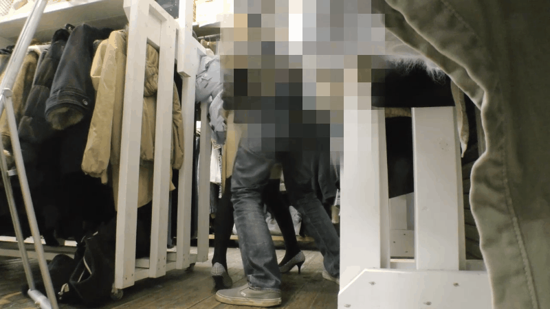 日本《查重版》日本户外露出轮奸 《eakedJP REIPON》3P暴力叠罗汉打桩机⚡野外露出自慰到失禁⚡服装店尿尿啪啪做爱、骚逼菊花同时操