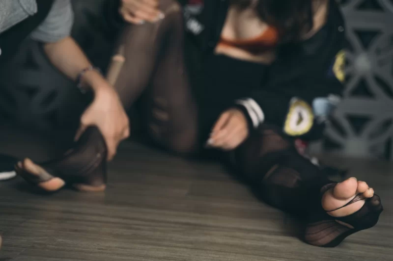 [Limerence] NO.009 性感妹子近距离撕扯黑丝袜! [201P1V-1905.69MB]