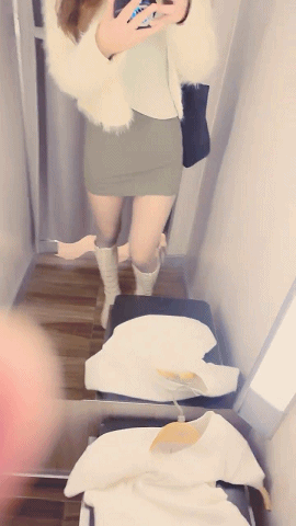 直播户外打野一条龙《户外小苏苏》玩得最疯狂的一位勾搭女王，各种场所露出野外啪啪。