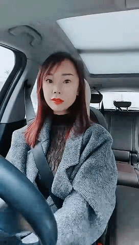 直播G奶御姐《甜心可乐》丝足长腿户外车内大秀，真空跳蛋道具抽插流浆！