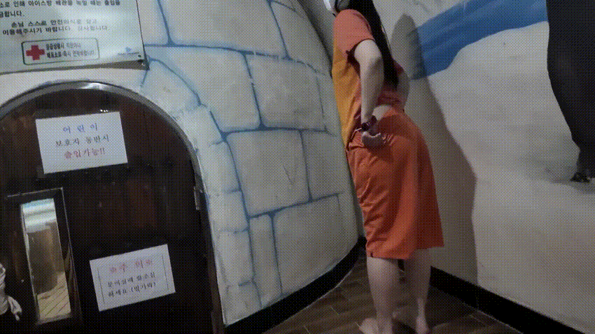 网红蜜桃臀韩妹户外露出勾引金主口爆野战付费原档