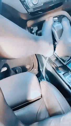 直播G奶御姐《甜心可乐》丝足长腿户外车内大秀，真空跳蛋道具抽插流浆！