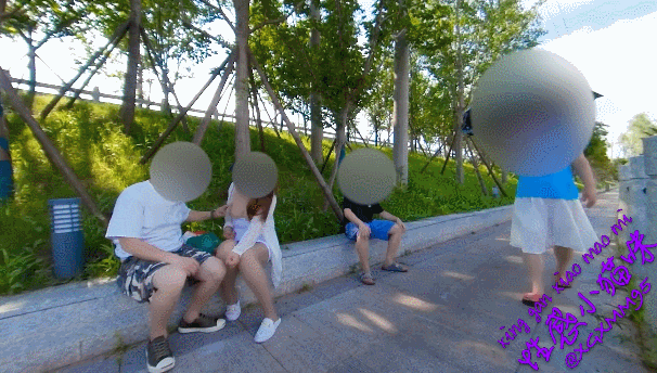 国产全网最大胆！主打一个刺激的丰满少妇《性感小猫咪》户外 给环卫大爷送温暖 大爷哪受得了啊 秒射，便利店 饭馆等，非常大胆露出合集《190V47G》