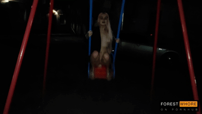 稀有无码流出强推！《Forest Whore》重口多人SM调教，户外露出口爆啪啪拳交喝尿吃土等名场面！