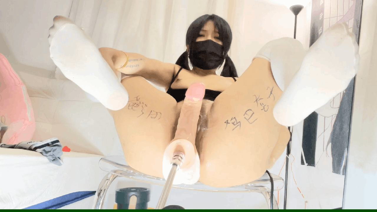 国产大黑牛户外自慰颤抖喷尿_爱说淫语的COS肥臀巨乳福利姬网红骚货《你的KK-KKLove》合集