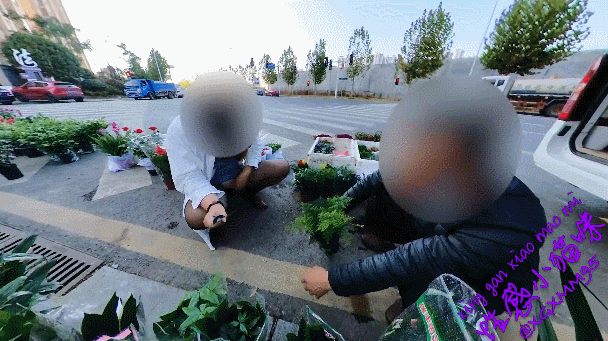 国产全网最大胆！主打一个刺激的丰满少妇《性感小猫咪》户外 给环卫大爷送温暖 大爷哪受得了啊 秒射，便利店 饭馆等，非常大胆露出合集《190V47G》