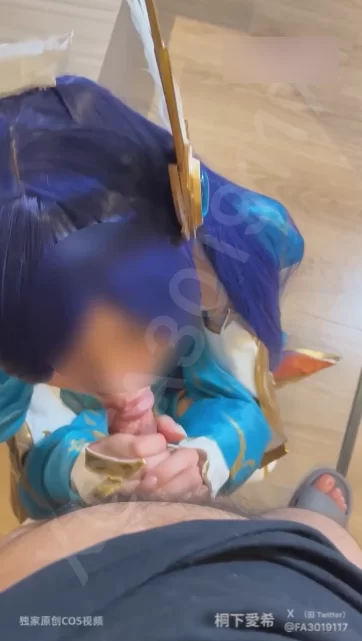 桐下爱希cos英雄联盟刀妹，手足口腿交花样榨精❤️ [1v-557mb]