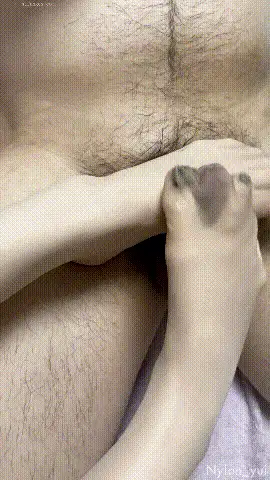 丝袜姐《nylon_yui》第一足交榨精 丝袜套鸡巴上摩擦去重合集 [107v-54GB]