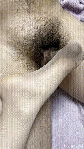 丝袜姐《nylon_yui》第一足交榨精 丝袜套鸡巴上摩擦去重合集 [107v-54GB]