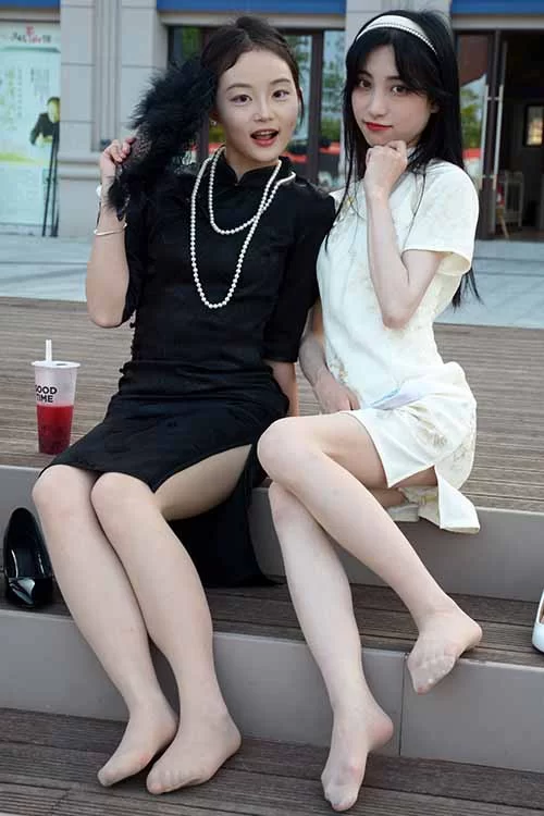 初夏女神-柒柒、双双~黑白旗袍丝袜美腿 [140p1v-0.9GB]