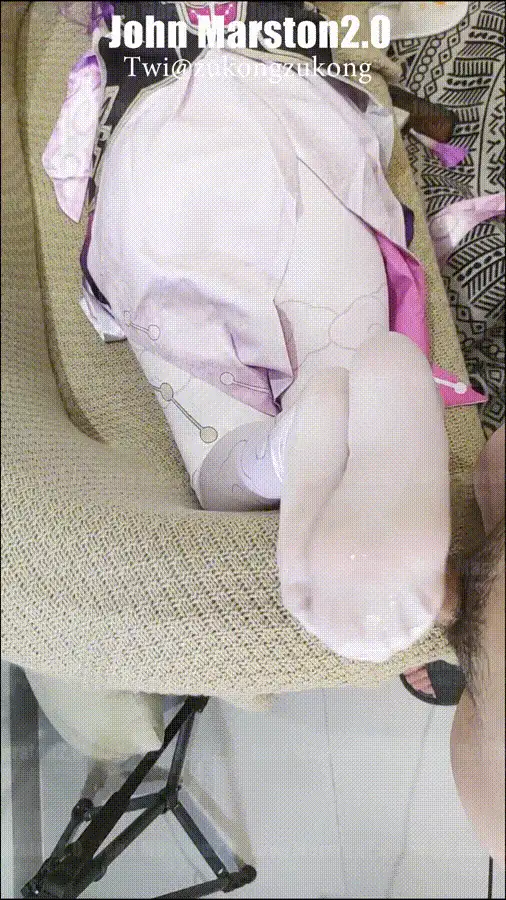 足控大师《johnmarston2.0》玩弄各种COSER妹妹骚脚 [139V-57GB]