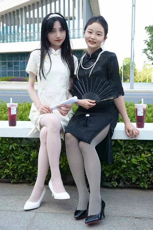 初夏女神-柒柒、双双~黑白旗袍丝袜美腿 [140p1v-0.9GB]