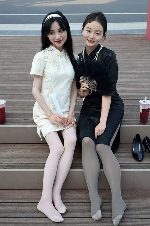 初夏女神-柒柒、双双~黑白旗袍丝袜美腿 [140p1v-0.9GB]