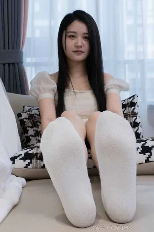 甜予摄影-澜澜-可爱短裙白棉袜薄肉丝 [140P1V-1.8G百度网盘] [140p1v-1.8GB]