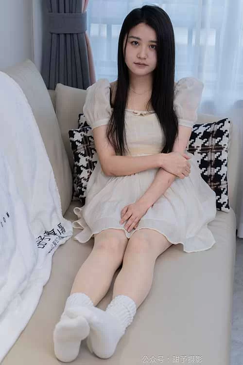 甜予摄影-澜澜-可爱短裙白棉袜薄肉丝 [140P1V-1.8G百度网盘] [140p1v-1.8GB]