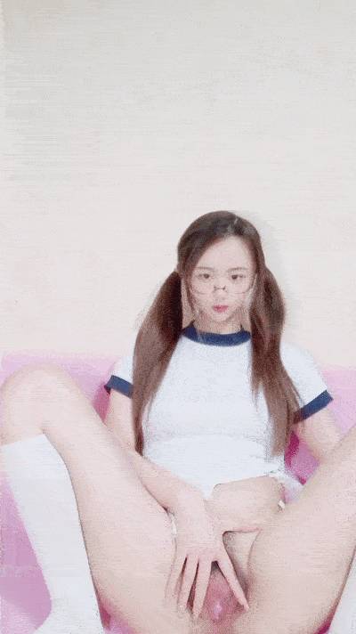 剧情酥酥好痒！唇钉小骚货！白丝袜撕裆操逼，抓起大屌舔弄，骑乘位爆操，深插微毛骚穴[2V 4277 MB] [BT]