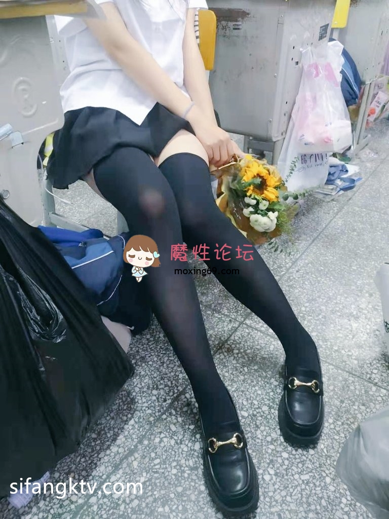 国产自拍在校眼镜学生妹外纯内骚嫩乳戴乳钉被金主包养[46V780M度盘]