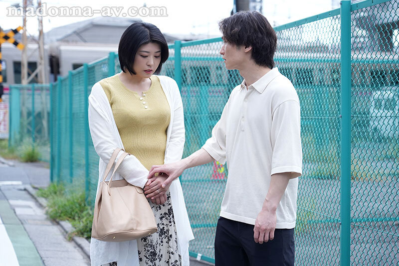 ROE-338 こんなおばさんとでも手をつないで歩いてくれますか？～息子の親友と関係を持った母～ 赤井美希[2V 2439 MB] [BT]