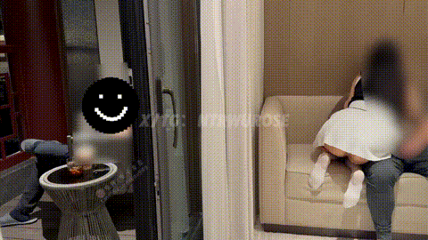 国产自拍《ROSEWU》酒店套房观看自己的美丽妻子被单男侵犯《2V1.25G》《夸克》