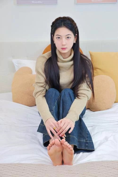 绮梦摄影-小宇-牛仔裤白棉袜裸足美腿 [349p1v-2.7GB]