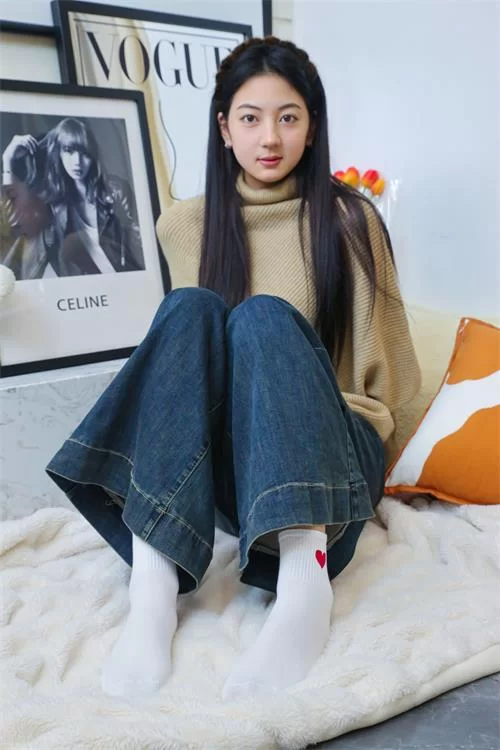 绮梦摄影-小宇-牛仔裤白棉袜裸足美腿 [349p1v-2.7GB]