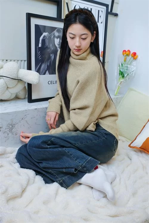 绮梦摄影-小宇-牛仔裤白棉袜裸足美腿 [349p1v-2.7GB]