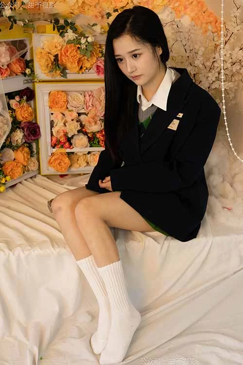 甜予摄影-澜澜-包臀裙白棉袜、裸足[116P1V-2.1G 百度网盘] [116p1v-2.1g]