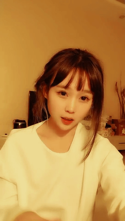 国产自拍顶级清纯卡哇伊萌妹KIKI回归小秀 ，娇小身材[1V375M度盘]