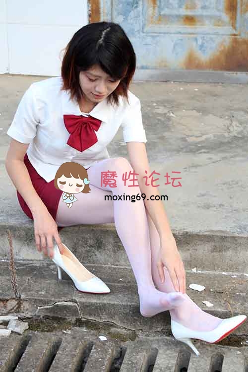 美图初夏女神-KiKi，包臀裙制服白丝美腿