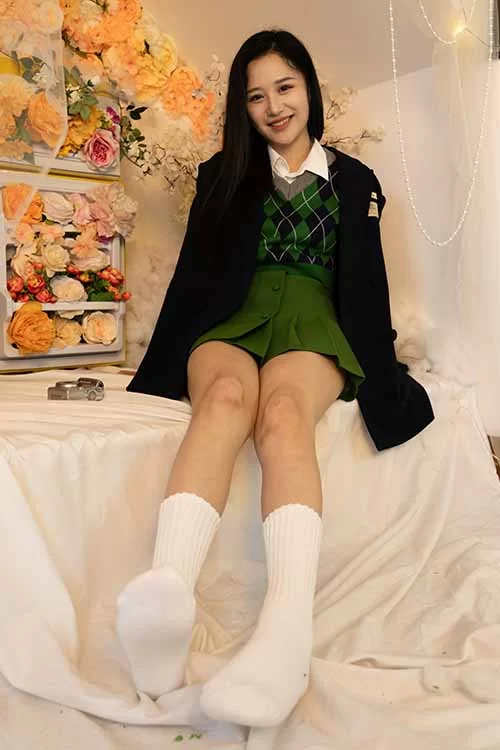 甜予摄影-澜澜-包臀裙白棉袜、裸足[116P1V-2.1G 百度网盘] [116p1v-2.1g]