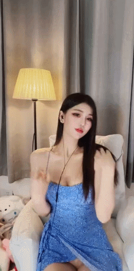 网红(10.14新作更新7V9G)顶级高颜值网红女神《 KiKi酱(Bigo 小野猫)》极致诱惑 近距离口交 特写阳具合集《64V-57G》