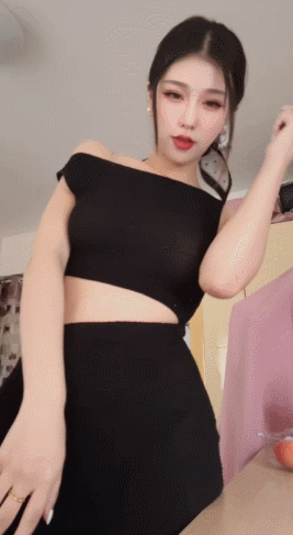 网红(10.14新作更新7V9G)顶级高颜值网红女神《 KiKi酱(Bigo 小野猫)》极致诱惑 近距离口交 特写阳具合集《64V-57G》