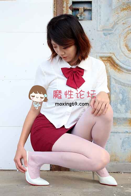 美图初夏女神-KiKi，包臀裙制服白丝美腿