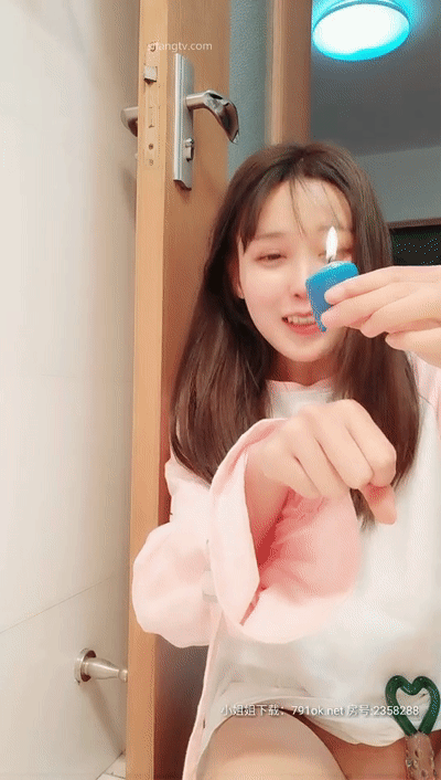 国产《kiki爱爸爸》人鱼线女神，尺度突破！全脸全裸自慰！