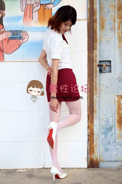 美图初夏女神-KiKi，包臀裙制服白丝美腿