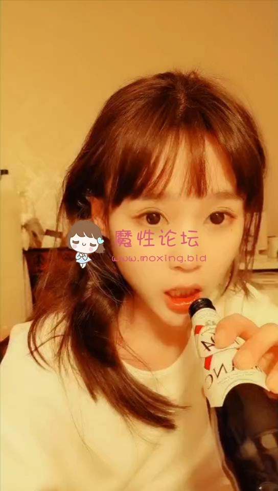 直播顶级清纯卡哇伊萌妹KIKI回归小秀[1V 375M][百度网盘]