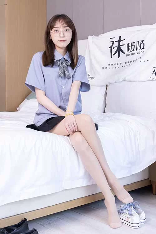 袜啵啵-稚予-JK制服、薄白丝美腿[163P-1V-1.5G百度网盘] [163p1v-1.5GB]